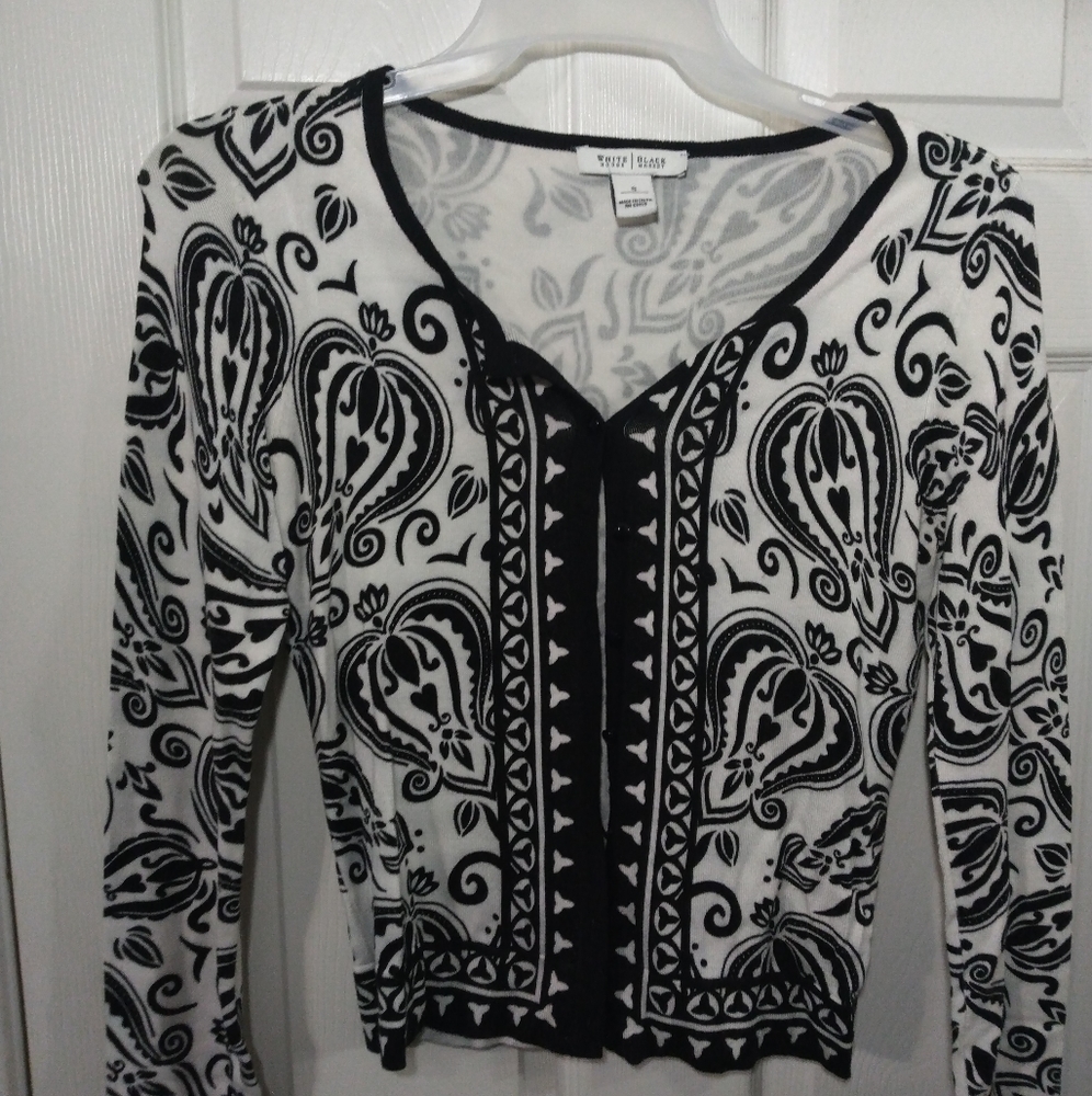 White house Black Market Size small Black and white button up slim sweater 79%